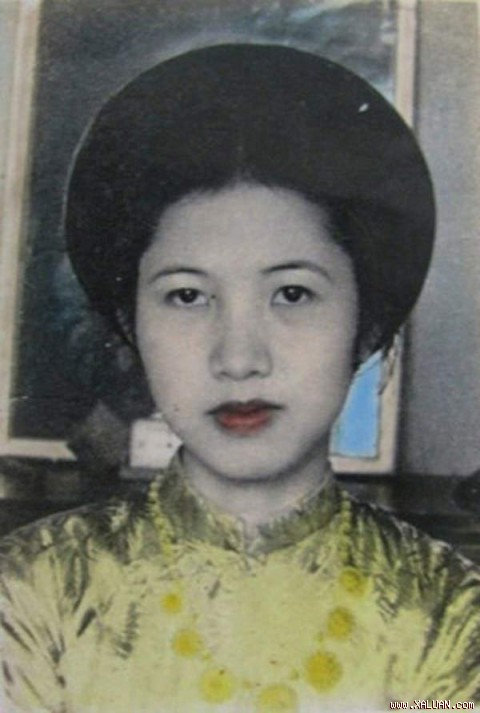  	Giai nhân Hà thành Đỗ Thị Bính (sinh năm 1915) là người may mắn hơn cả trong 
