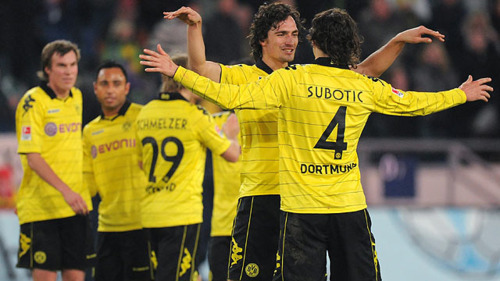 
	Liệu CĐV Dortmund còn được chứng kiến hình ảnh thân thiết của cặp trung vệ Mats Hummels - Neven Subotic?
