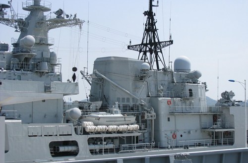 	Sovremenny được trang bị ống phóng ngư lôi cỡ 533mm bên sườn tàu