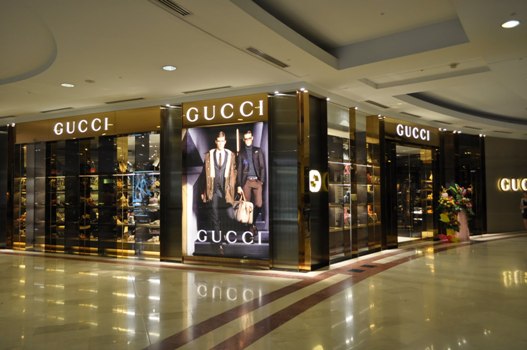 Độc chiêu trong chiến lược phát triển của LV, Gucci