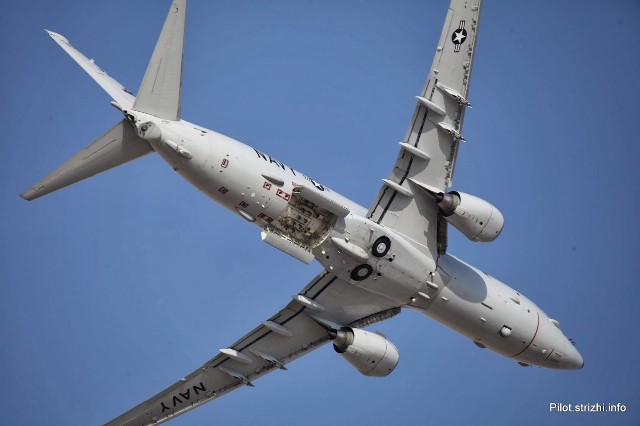  	P-8A Poseidon của Hải quân Mỹ mở khoang vũ khí.