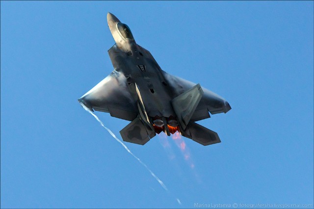  	F-22