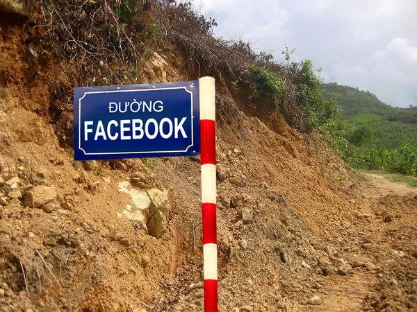  	Con đường được gắn tên "Facebook".