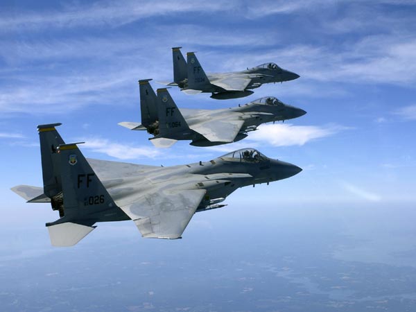 Có đến 47 chiếc tiêm kích F-15 của Không quân Mỹ phải nằm đắp chiếu tại sân bay vì linh kiện kém chất lượng.