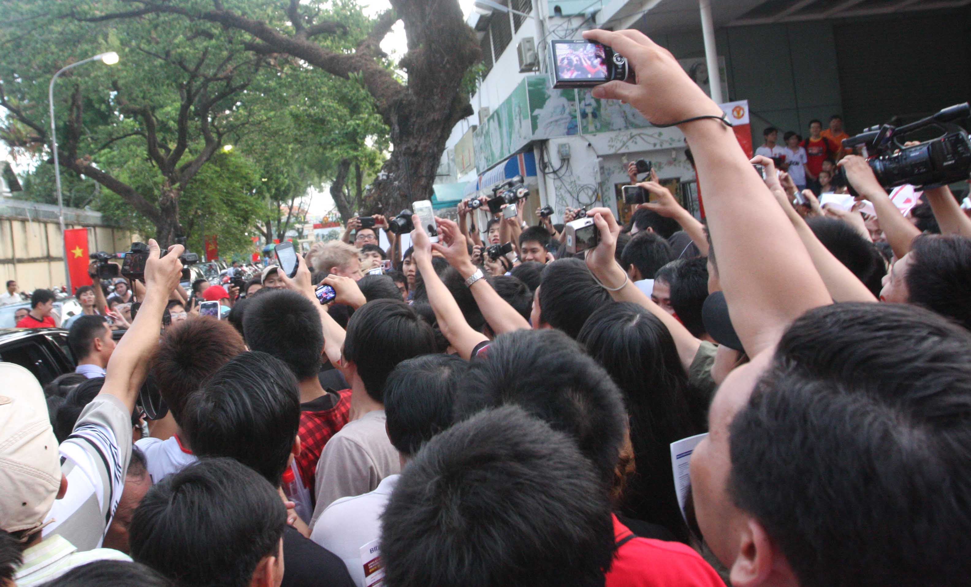 
	NHM Man Utd tại thành phố Hồ Chí Minh tới đông nghịt để chào đón thần tượng