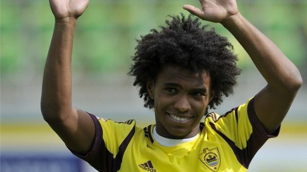 
	Chelsea và Tottenham đang chạy đua lấy chữ ký của Willian