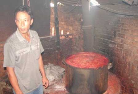 Giòi bò lúc nhúc ở cơ sở sản xuất gia vị... cao cấp