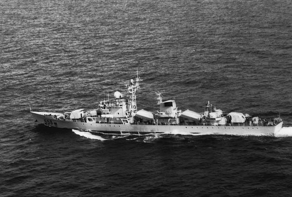 Tàu khu trục nhỏ Type-053 của hạm đội Nam Hải những năm 1980.