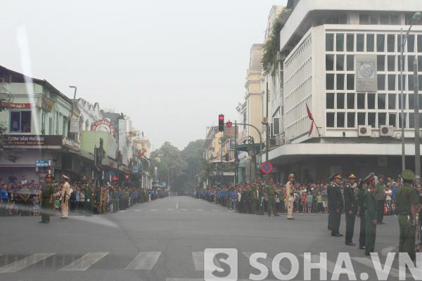 Hình ảnh Đội CSGT dẫn đoàn Lễ tang Đại tướng ra đến sân bay