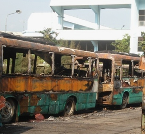 
	Hiện trường 10 xe buýt bỗng nhiên bốc cháy