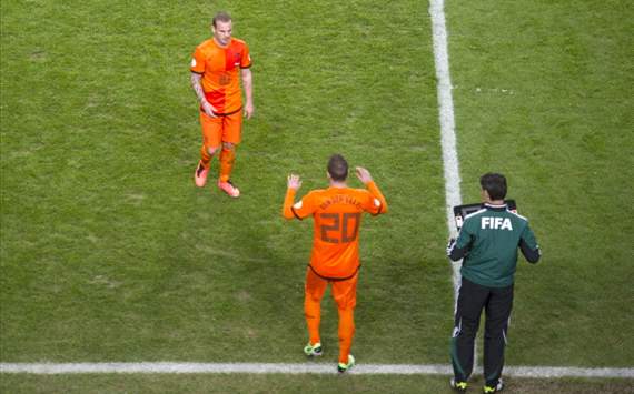 
	Sneijder rời sân ở phút 36