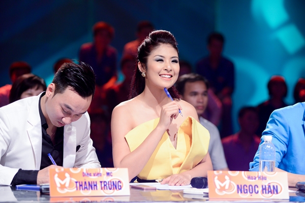 Hoa hậu Ngọc Hân xinh tươi khi làm giám khảo