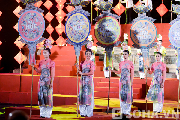Ngọc Hân, Hồng Quế rạng rỡ trên sân khấu Festival Huế
