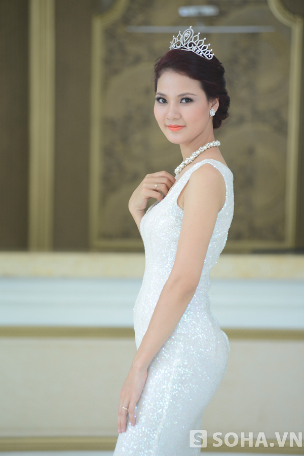 Hoa hậu Ngọc Hân, Trần Thị Quỳnh cùng khoe nét ngọc