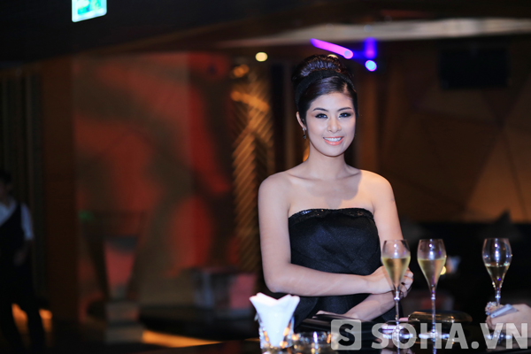 Hoa hậu Ngọc Hân gợi cảm cùng sắc đen