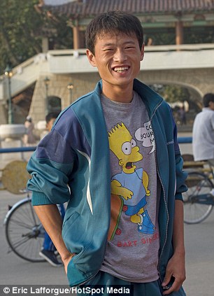 	Áo phông in hình nhân vật hoạt hình trong phim Gia đình Simpson.