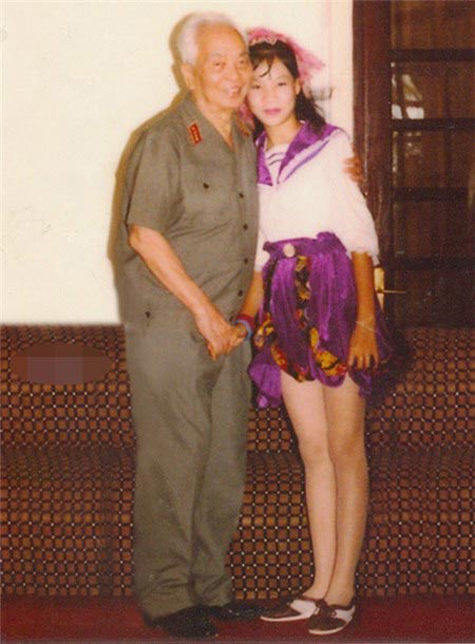 	Hồ Quỳnh Hương cũng có may mắn được gặp Đại tướng từ khi cô còn nhỏ. Ảnh: Internet