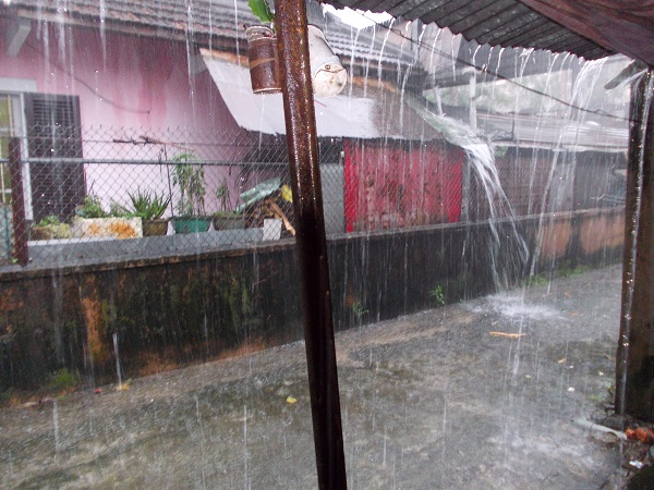 
	Mưa rất to ở TP Huế, kéo dài từ chiều ngày 15/11 đến gần trưa ngày 16/11. Tối ngày 16/11 đến rạng sáng ngày 17/11, mưa lớn cũng tiếp diễn.