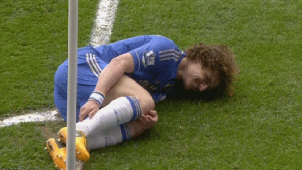 David Luiz ăn vạ nằm cười, Rafael lĩnh thẻ đỏ rời sân