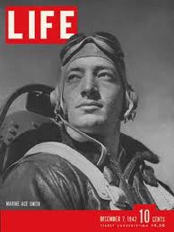 “Hiệp sĩ bầu trời” John Lucian Smith trên bìa tạp chí LIFE của Mỹ năm 1945. Ông được coi như một trong những biểu tượng sức mạnh của USMC