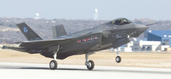 F-35 cất cánh từ một căn cứ không quân tại Florida, Mỹ