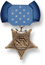 Huân chương danh dự của John được Tổng thống Franklin D. Roosevelt đích thân trao tặng
