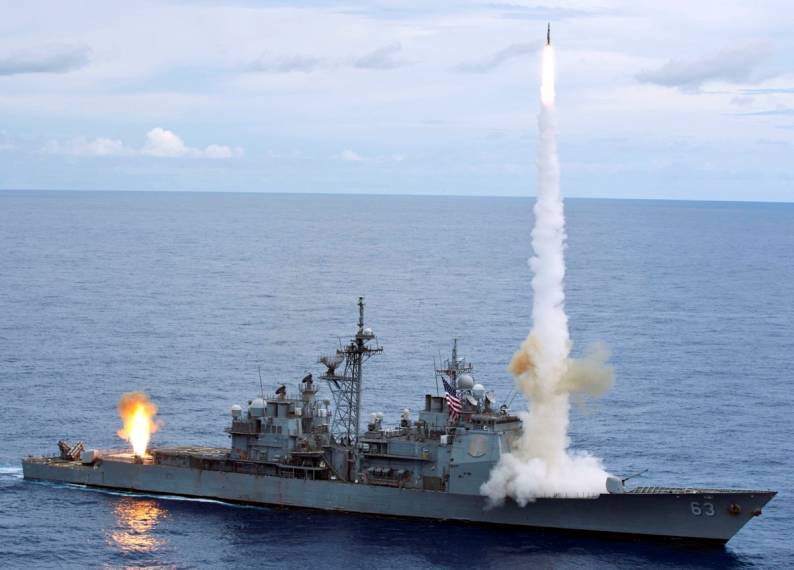 	Phóng tên lửa RIM-66 Standard Missile SM-2MR từ USS Cowpens (CG-63)