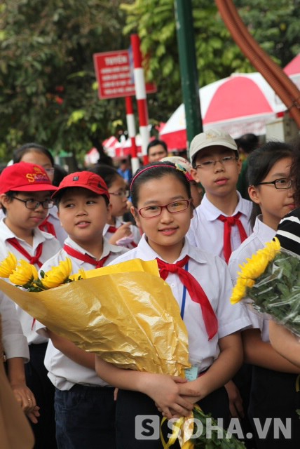 Vòng hoa hình chữ S trong ngày viếng cuối cùng tại nhà Đại tướng