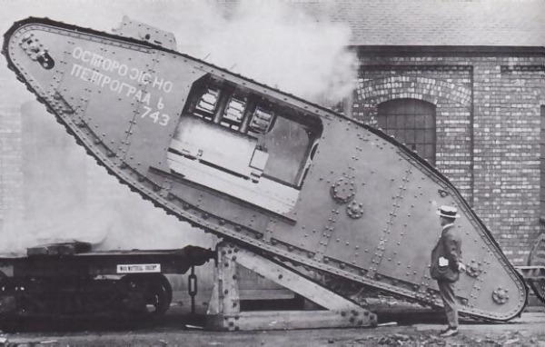 
	Một chiếc xe tăng trong Thế chiến I - nguồn cảm hứng của SP-1 Landship