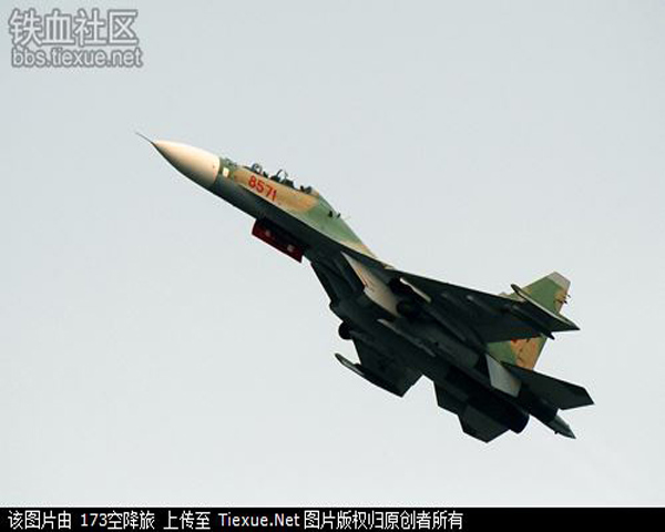 Su-30MK2V được trang bị với hệ thống thiết bị điện tử hàng không Avionic hiện đại, hệ thống truyền thông và hệ thống định vị mới, các thiết bị điều khiển để hỗ trợ cho phi hành đoàn. Thiết bị ECM mới cung cấp cho máy bay khả năng tự động nhắm mục tiêu và sử dụng tên lửa chống radar Kh-31P để tấn công.