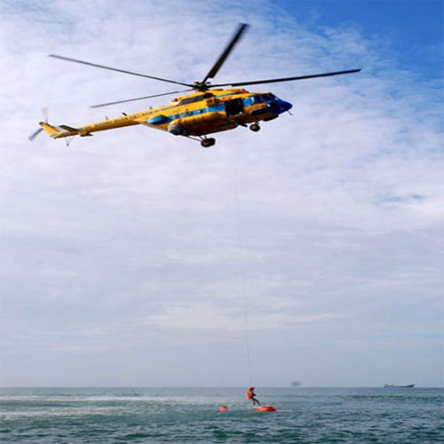 Máy bay Trung đoàn 917 thực hành cứu hộ, cứu nạn trên biển (năm 2012).