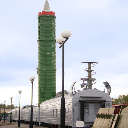 ICBM RT-23 sử dụng phương thức dẫn đường quán tính có hiệu chỉnh pha giữa nhờ hệ thống đạo hàng hình sao giúp sai số vòng tròn đồng tâm (CEP) ở tầm bắn tối đa (10.500km) chỉ là 500m (đối với vũ khí hạt nhân con số này hầu như không đáng kể vì mục đích của ICBM là đưa được đầu đạn sang lãnh thổ đối phương).