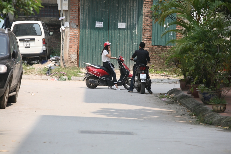 
	Văn Mai Hương quyết tìm cho bằng được địa chỉ nhà, từ hỏi người dân cho đến tìm google  map, cuối cùng cũng tìm được nhà vị khách đó.