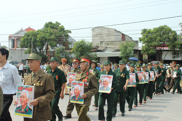 Vũng Chùa - Đảo Yến chật kín người đón Đại tướng