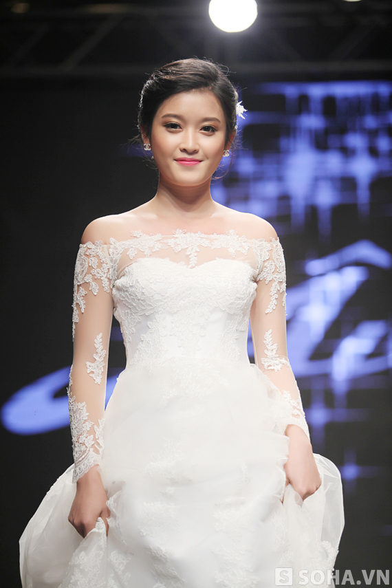 	Top 5 siêu mẫu Châu Á 2011 - Huyền My.