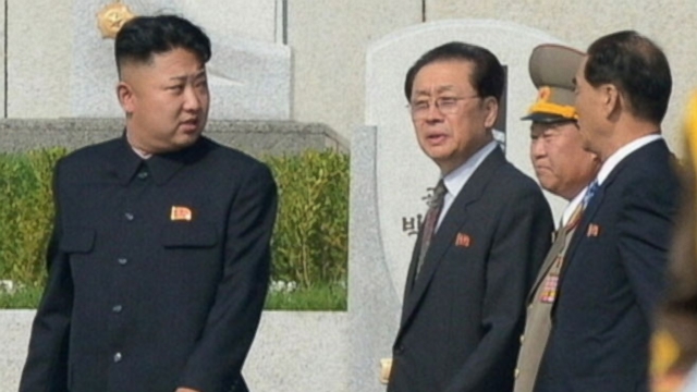 
	Khi còn tại vị, ông Jang Song Thaek thường xuyên xuất hiện bên cạnh Kim Jong Un