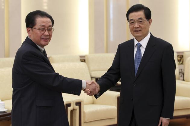 
	Ông Jang Song Thaek trong một cuộc gặp gỡ với cựu Chủ tịch Trung Quốc Ôn Gia Bảo.