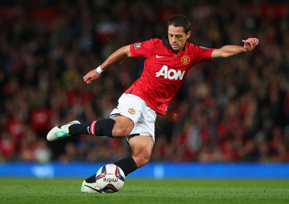 
	Chicharito đang cân nhắc chuyện có nên tiếp tục ở lại Old Trafford hay không