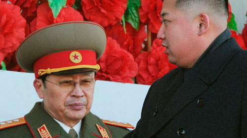  	Nhà lãnh đạo Kim Jong Un và người chú vừa bị phế truất Jang Song Thaek.