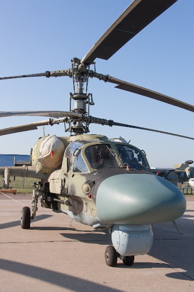Ka-52 đạt tốc độ bay tối đa 350 km/h, trần bay cực đại 5.500 mét, tốc độ leo cao 10 m/s, tầm hoạt động 1.160 km.