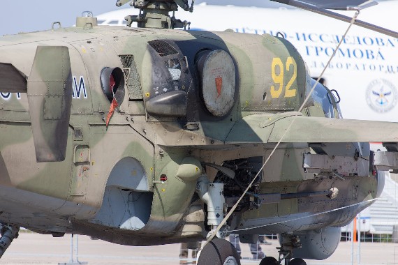 
	Những vị trí đặt vũ khí của Ka-52 gồm 4 điểm dưới các cánh và 2 điểm đầu cánh và được điều khiển bởi 1 hệ thống được gắn trên các mũ bảo vệ của phi công.