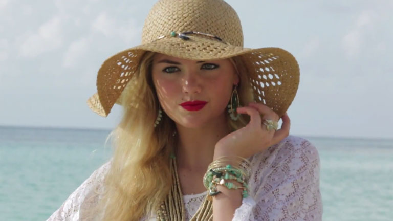 Kate Upton thích thú với clip “tự sướng” của nam sinh