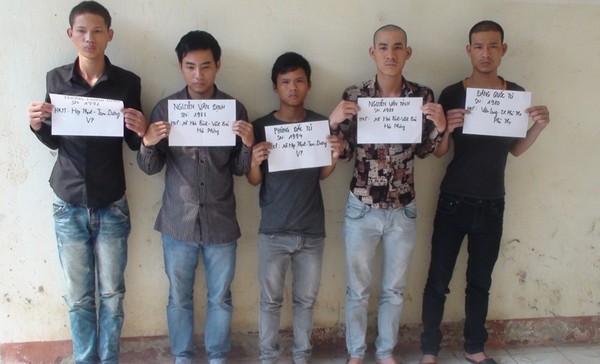 5 bị can bị bắt ngay sau khi tìm thấy thi thể nạn nhân Nguyễn Anh Tuấn. (Ảnh do cơ quan CA cung cấp)