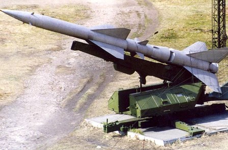 Đạn tên lửa của hệ thống S-75 Dvina có khả năng đạt tầm bắn tới 45km, độ cao diệt mục tiêu 25km. Với tầm cao này, S-75 Dvina thừa sức bắn hạ những chiếc B-52 bay ở độ cao tối đa 15km, hoặc 10km khi bay ném bom. Ảnh minh họa