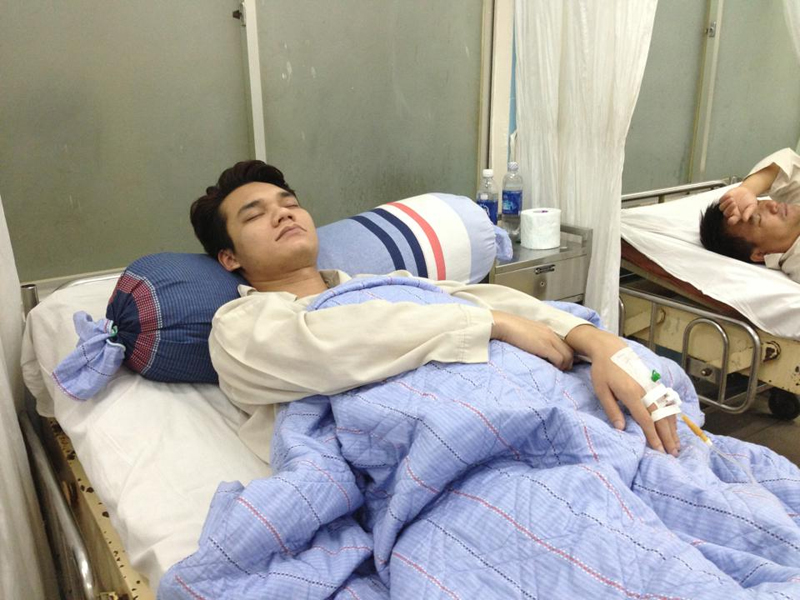 	Hiện tại, nguyên nhân của cơn đau vẫn chưa có kết luận. Tuy nhiên, một người bạn thân của Khắc Việt cho biết, các bác sĩ đang nghi ngờ nam ca sĩ bị đau ruột thừa. Tuy nhiên, tình trạng vẫn chưa đến mức phải vào phòng mổ.