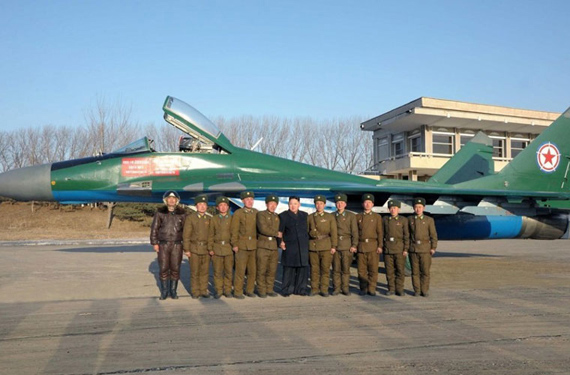 
	Chủ tịch Kim và tiêm kích MiG-29.