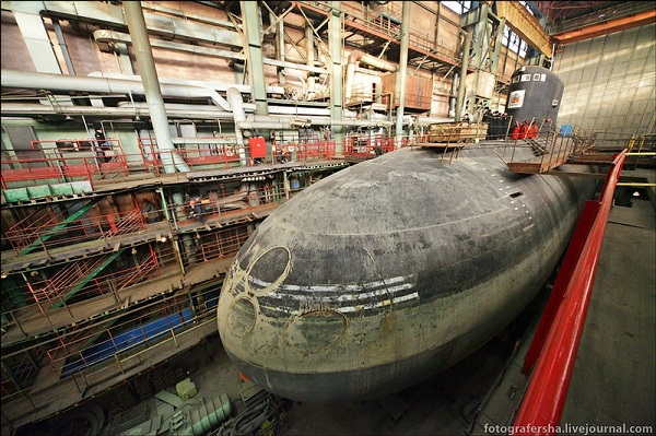 Thăm nhà máy đóng tàu ngầm Kilo của Nga