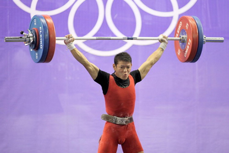 
	Lực sĩ Thạch Kim Tuấn phá kỷ ở hạng cân 56kg với tổng cử 285kg