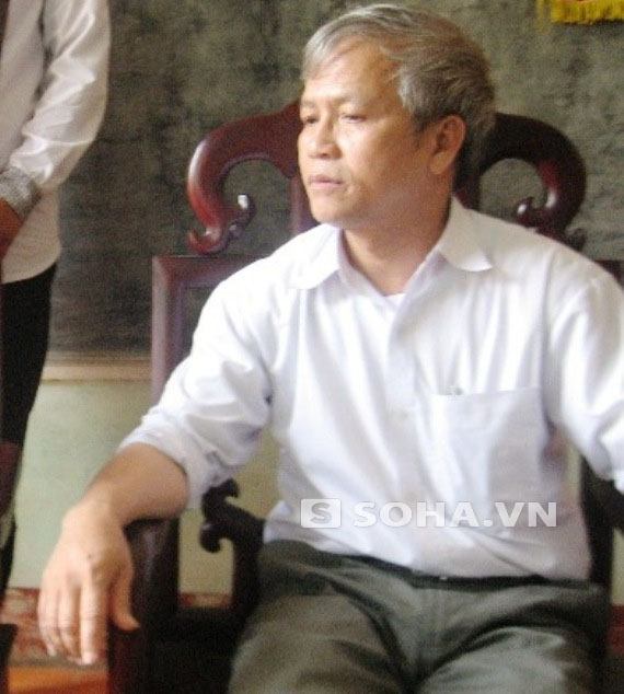 Thầy Nguyễn Văn Hãnh - phó Hiệu trưởng Trường THPT Đinh Chương Dương.