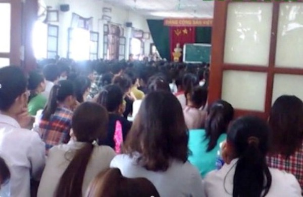 Lò luyện thi với sức chứa gần 900 người tại Xuân Thủy (ảnh cắt từ clip).